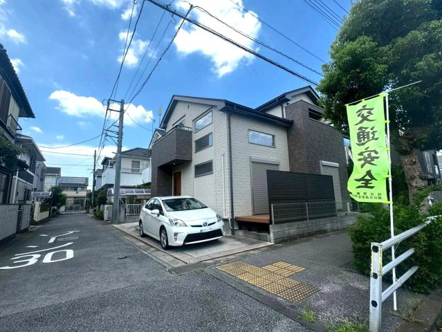 南西角地で陽当り良好！水回りの集中した家事ラク動線！リビングには開放感ある上部吹抜け！全居室収納付き・WIC・パントリー・玄関収納・豊富な収納スペース！千間台小学校まで徒歩約5分(350ｍ)です！