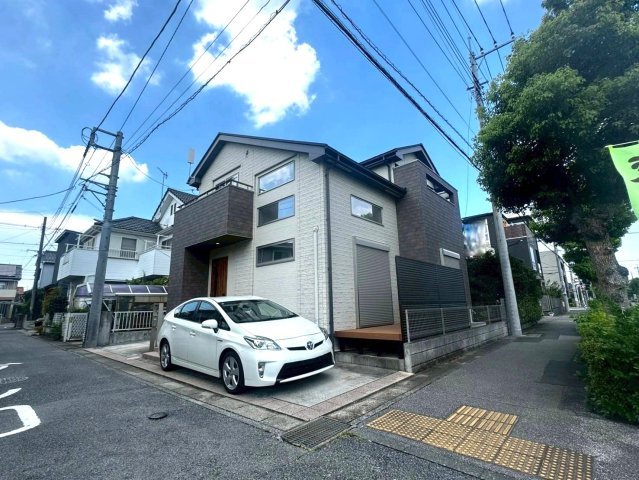 南西角地で陽当り良好！水回りの集中した家事ラク動線！リビングには開放感ある上部吹抜け！全居室収納付き・WIC・パントリー・玄関収納・豊富な収納スペース！千間台小学校まで徒歩約5分(350ｍ)です！