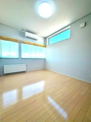 個人の部屋や寝室として使える洋室です！