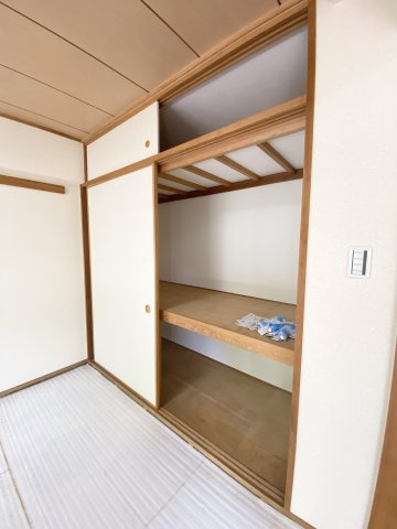 和室押入、お布団だけでなく、その他の物も充分収納できちゃいそうです♪