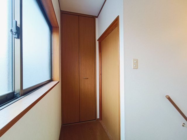 【収納、和室入り口】