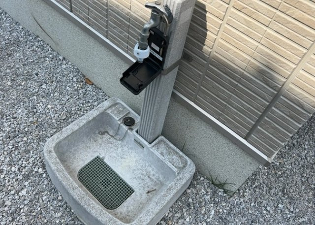 敷地内に散水栓や立水栓があると便利です。水道水を直接利用できるため、水を運ぶ手間を省くことが出来ます。大量の水を必要とする洗車作業や清掃などに役立ちます。その他設備とあわせて、現地でご確認ください。