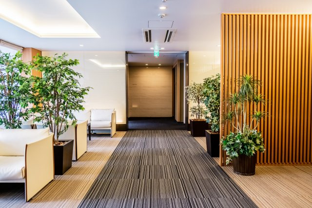 【グランデ・ラウンジ】大切なゲストとのご歓談や、商談など、様々な用途に対応可能！機能美溢れる空間！