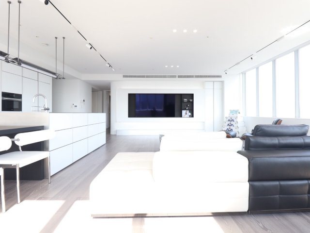 【リビング・ダイニング】約35帖超の広々LDK！コーナーサッシからは梅田の眺望・夜景が一望！