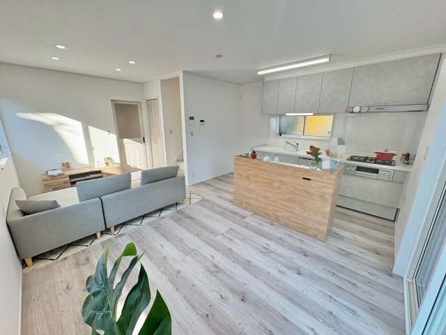 家族のコミュニケーションが広がる、居心地の良いリビングです。