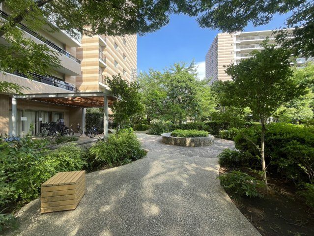 屋根付きの駐輪場　※空状況はお気軽にお問合せ下さい♪
