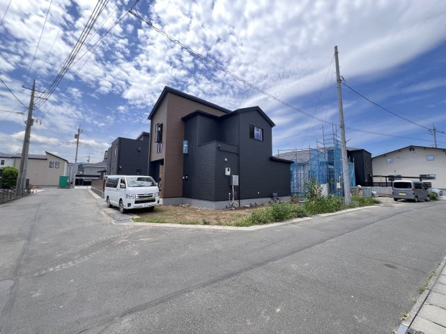 現地写真　北側接道幅員約5ｍ　東側接道幅員約6ｍ