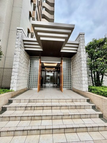 専用庭付き1階部分！2LDK＋WIC×2か所、収納豊富で住空間すっきり！2026年8月リフォーム済み！大切なペットと暮らせる住まい(細則有)！