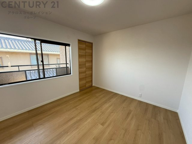 子供部屋…創造性や成長を促す遊びの空間を提供。学習や趣味に集中できる環境を整えます。個別のプライベートスペースは自己表現と自立心を育み、心地よい睡眠環境を整えリラックスできる場所を提供。