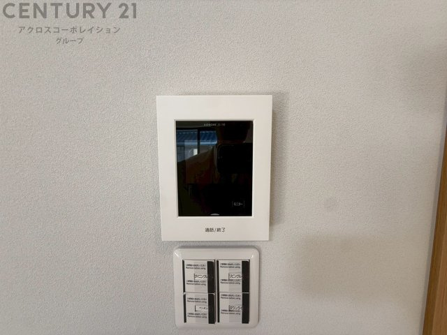 訪問者が来たときにテレビ画面で確認できるため、安心してドアを開けられます。録画機能があるものもあり、留守中に来訪者を記録しておくことができます。利便性が高く、セキュリティ面でも安心です。