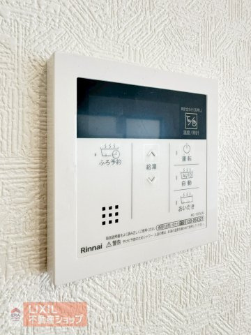 【温水設備】現地完成写真。シンプルなデザインにすることで操作もわかりやすい給湯スイッチ付きで温度調整もラクラクです。