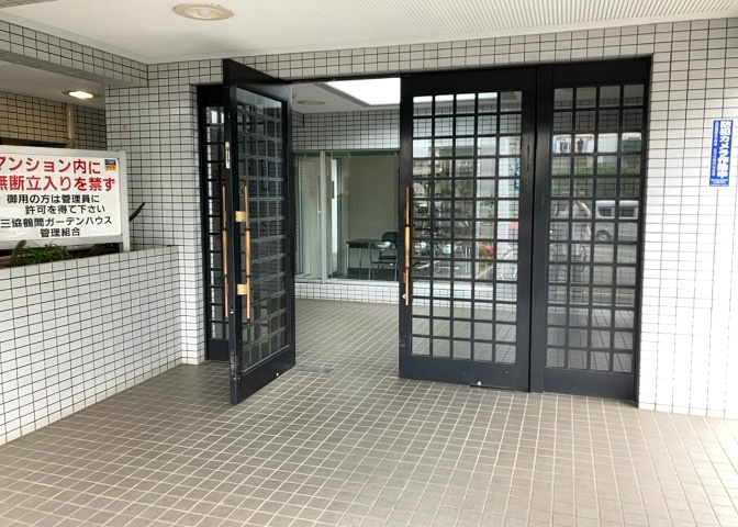 マンションのエントランスには、もともと風よけや防犯の役割がありますが、マンションによって宅配ボックスなどの設備が備わっている所もあります。日々の生活をイメージしながら生活しやすさをチェックしましょう。
