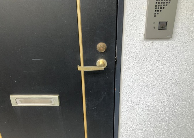 室内の防犯設備もチェックしましょう！モニター付きインターホンが設置されているか、防犯シャッターが設備されているか、ベランダに人が上がってきにくい高さかなどチェックしておくと入居後も安心できるでしょう。