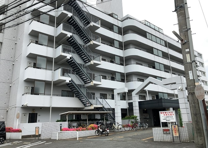 景色重視でお家選ぶをするとスーパーが遠い！学校が遠い！など生活をするうえで利便性で困ることもあります。まず一度現地を見学する際に、周辺の施設などがあるかを確認し、暮らし始めた後のことを想像しましょう。
