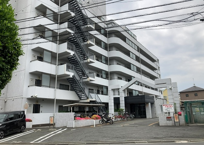 ＳＲＣ造は強度や耐震性の面でもRC造と比べて優れています。そのため、10階建以上の高層または超高層マンションなどの建築にも多く採用されています。柱や梁などのサイズが小さくても高い耐震性を確保できます。