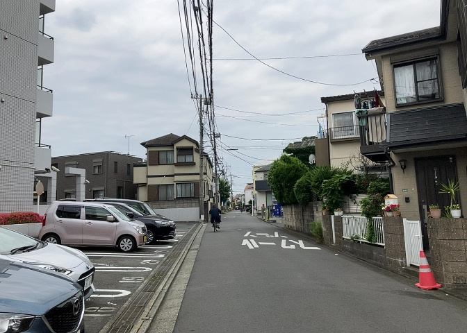 眺望を気にして物件を探す場合、前面に建物が建っていないか現地で確認しましょう！前面に建物があると景色はもちろん、日当たりや風通しにも影響が出てきます。住んだ時のことを想像しながら現地見学をしましょう。