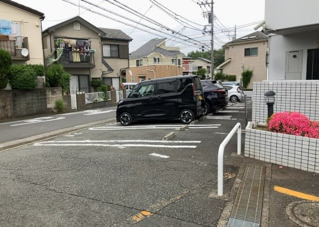 マンションの駐輪場は、事前に空きがあるか確認を取ると安心です。せっかく入居したのに駐輪スペースがない！なんてことになったら大変ですよね。そこで、内見時や購入前にはまず事前に確認しておくと良いでしょう。