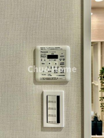 【浴室乾燥機】暖房・冷風・換気・乾燥が可能です。毎日を快適に過ごせるうれしい機能が揃っています。雨の日の洗濯物も安心です。