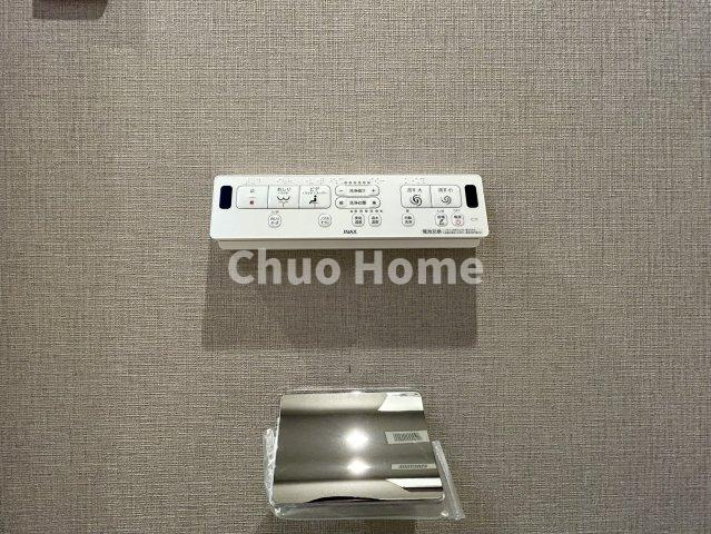 【ウォシュレット】清潔に使いたいお手洗いには最適な設備です。もちろんウォームレットも標準装備です。