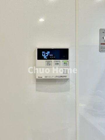 【給湯リモコン】外での一日を忘れさせてくれるオートバス機能でお好みの湯量・温度に調整された浴槽。