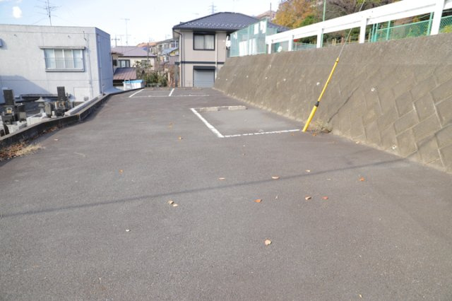 物件の詳細については、現地を見てわかること以外に、役所や法務局などで調べないとわからないことがあります。そのため、現地に行く場合は、もしこの物件を買ったらどのような生活ができるかをイメージしましょう。