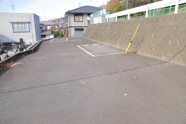 隣家の土地はどうなっているのか、生活利便施設が近くにあるのか、学校まで近いかなど、お客様のライフスタイルにあわせたイメージが重要です。また、近くにあると困る施設が近くにないかも確認するといいでしょう。