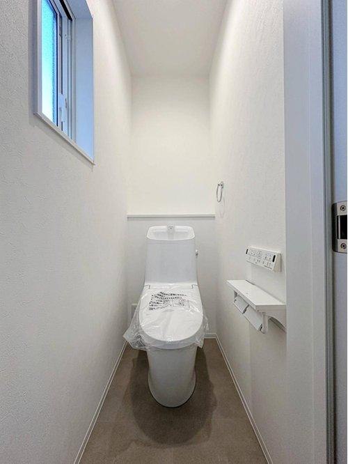 1階ウォシュレットトイレ☆　各階にウォシュレットトイレがついています♪