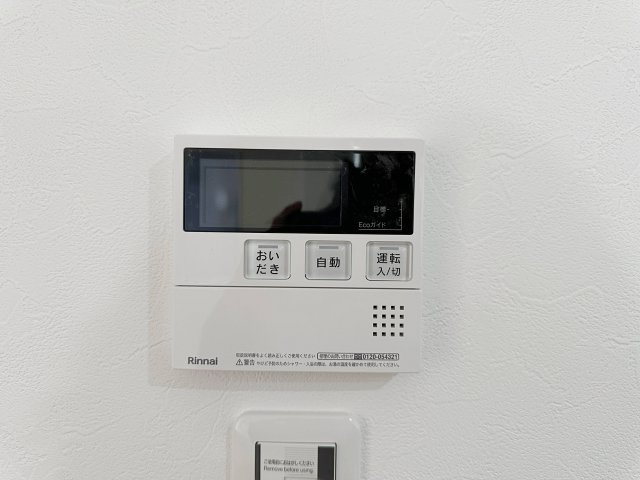 給湯器リモコン☆　キッチンからお湯の温度調整やお風呂の操作ができるのでとても便利です♪