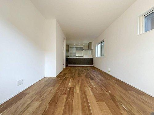 17.67帖の広々としたリビング☆　完成済のため365日ご案内可能♪　「今日見たい」にも対応します！