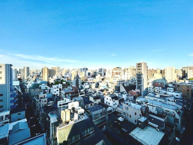 【エントランス】マンションのエントランスは、その物件の印象を決める、顔とも言える場所です。毎日通る場所ですからきれいなのが一番です。