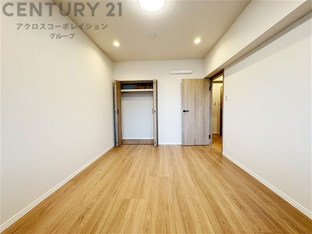 リラックスできるプライベート空間で、快適な睡眠をサポート。個人の好みに合わせたインテリアや寝具で心地良さを追求。プライベートな時間を過ごし、リフレッシュする場所におすすめです。　