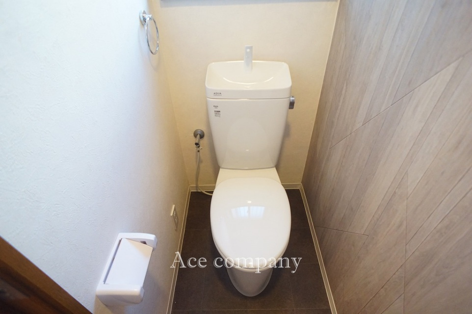 トイレは1階と2階の2ヶ所に完備♪こちらは1階のトイレ新調です☆