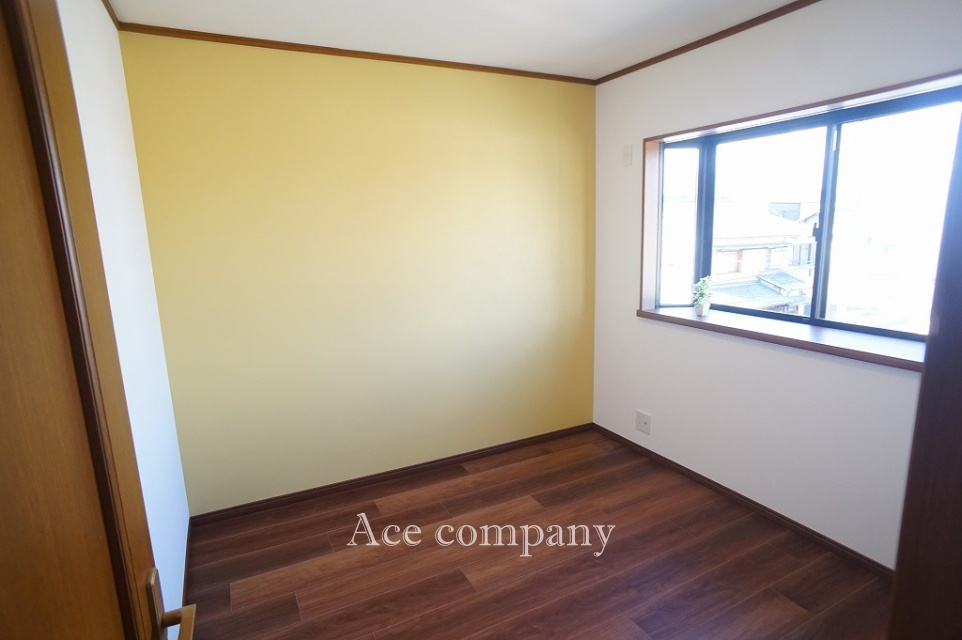 【3階：洋室4.5帖】出窓があるお部屋です☆