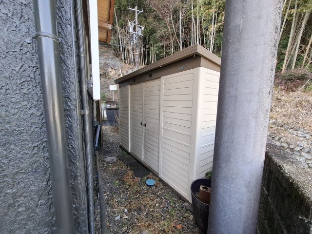 倉庫。趣味の道具や普段つかわない季節ものを収納することもできます。居住空間が広くつかえますね。