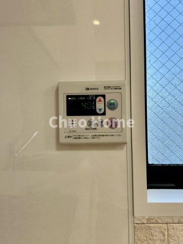 【給湯リモコン】外での一日を忘れさせてくれるオートバス機能でお好みの湯量・温度に調整された浴槽。