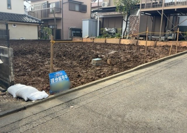 土地の形が極端に長細かったり、狭小地、あるいは道路との高低差がある傾斜地だった場合、後々売ろうとしても買い手がつかない場合もあります。後々、売却することになった時に価値の下がらない土地を選びましょう。