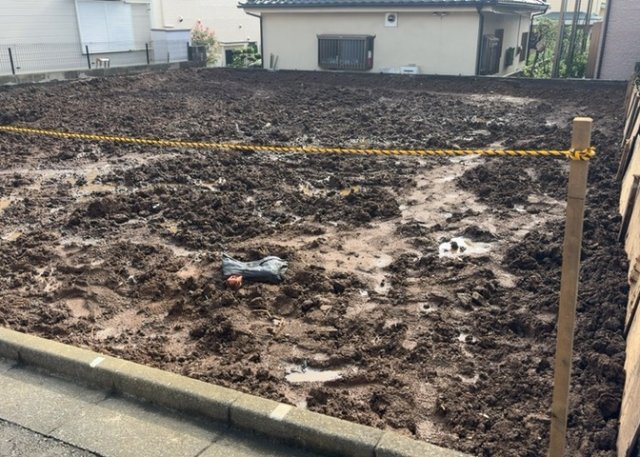 隣家の土地はどうなっているのか、生活利便施設が近くにあるのか、学校まで近いかなど、お客様のライフスタイルにあわせたイメージが重要です。また、近くにあると困る施設が近くにないかも確認するといいでしょう。