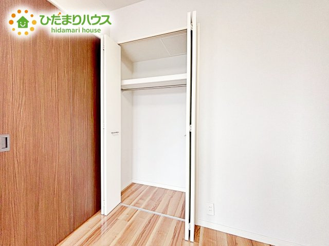 クローゼットには、衣類や日用品などを整理整頓して収納できますね！