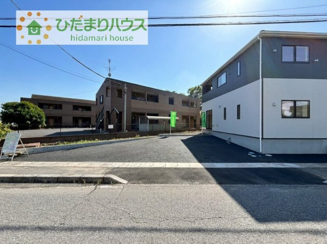 ゆったりとしたカースペースで、ファミリーカーや軽自動車もラクラク駐車出来ますね♪