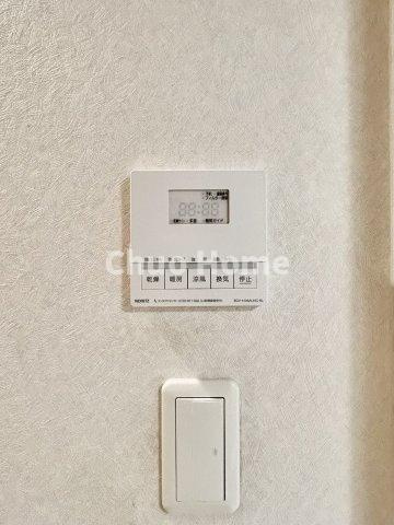 【浴室乾燥機】暖房・冷風・換気・乾燥が可能です。毎日を快適に過ごせるうれしい機能が揃っています。雨の日の洗濯物も安心です。