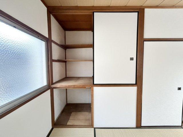 2階和室の押入収納