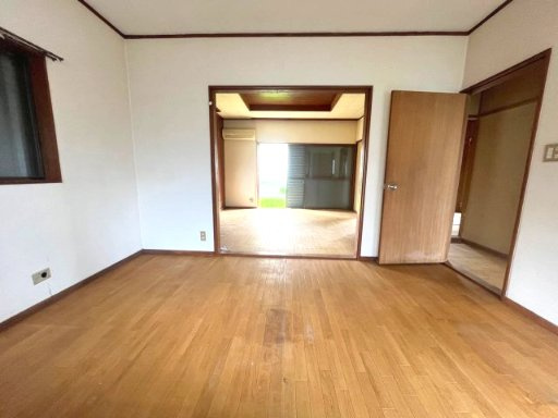 落ち着いた雰囲気のリビング空間♪リノベーション素材としても魅力的で、自分好みにアレンジが楽しめます！