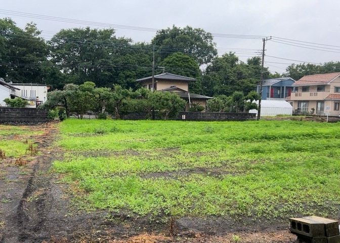 土地の形が極端に長細かったり、狭小地、あるいは道路との高低差がある傾斜地だった場合、後々売ろうとしても買い手がつかない場合もあります。後々、売却することになった時に価値の下がらない土地を選びましょう。