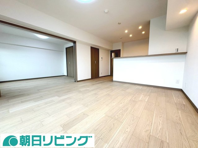 明るく開放的で、自然と家族が集まる憩いの空間です