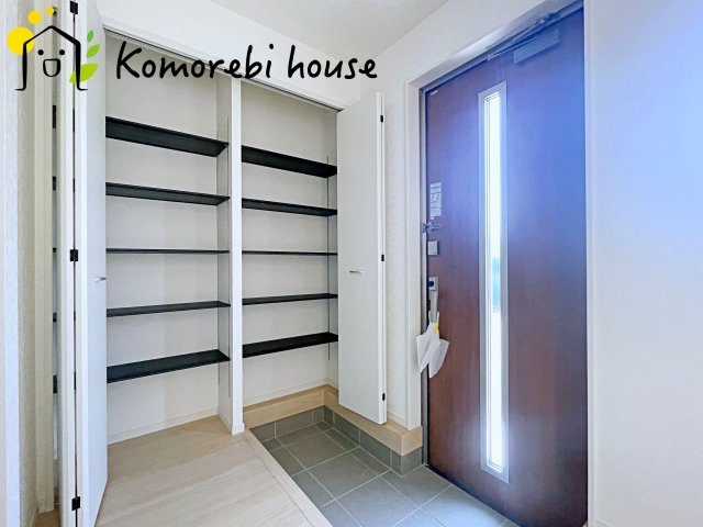 明るい玄関です