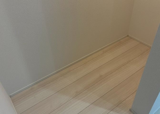 デザイン性を重視しすぎて収納が少なかった！なんてことにならないため、事前に現地で収納の数を確認しておくことをお勧めします。クローゼット以外にも床下収納や屋根裏収納、パントリーなどもチェックしましょう。