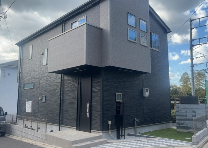 ついに完成致しました！現地をご見学に行く際は、道路の幅や周辺の交通量、施設などをご確認頂くことをおすすめします！物件の流れが早いため、内見をしたい方はお早めに当社営業までお問い合わせ頂きご予約下さい！