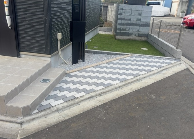 庭があることでガーデニングや家庭菜園はもちろん、こどもの遊び場やペットを放して遊ぶことができます。また、家の周囲に余裕があるということです。隣地との間があれば、十分な日当たりと、風通しが確保できます。
