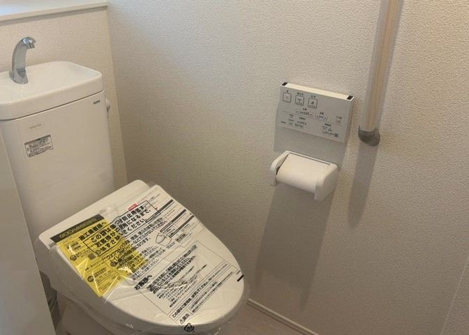 トイレは大きさや形、機能、抗菌性などが異なる多種多彩なタイプが各メーカーから出ています。それぞれに良さがあるため、事前にどういったタイプのトイレがいいのかをご家庭内で決めて、内見に行くといいでしょう。