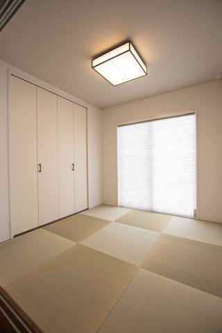 リビングと繋がるタタミルーム　※施工イメージです